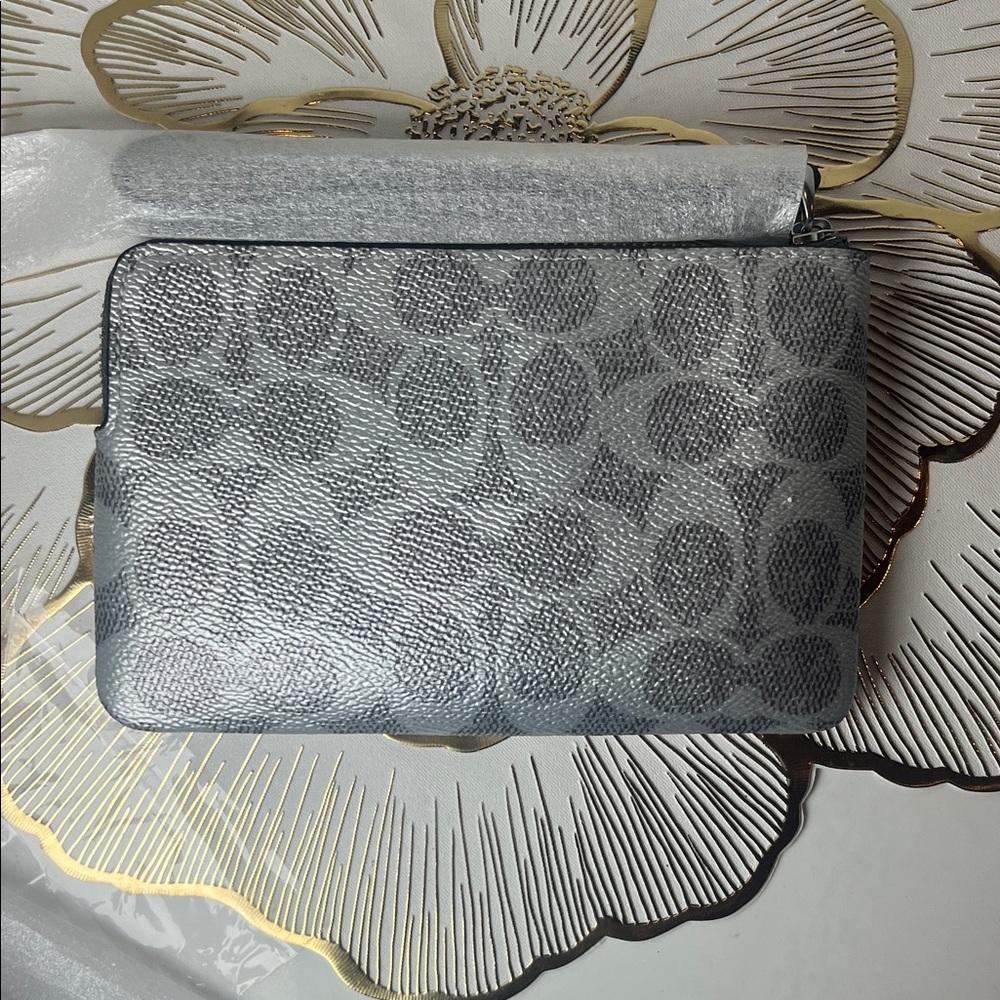NWT 🩶 Coach Metallic Silver Wristlet 🩶 - Picture 9 of 10